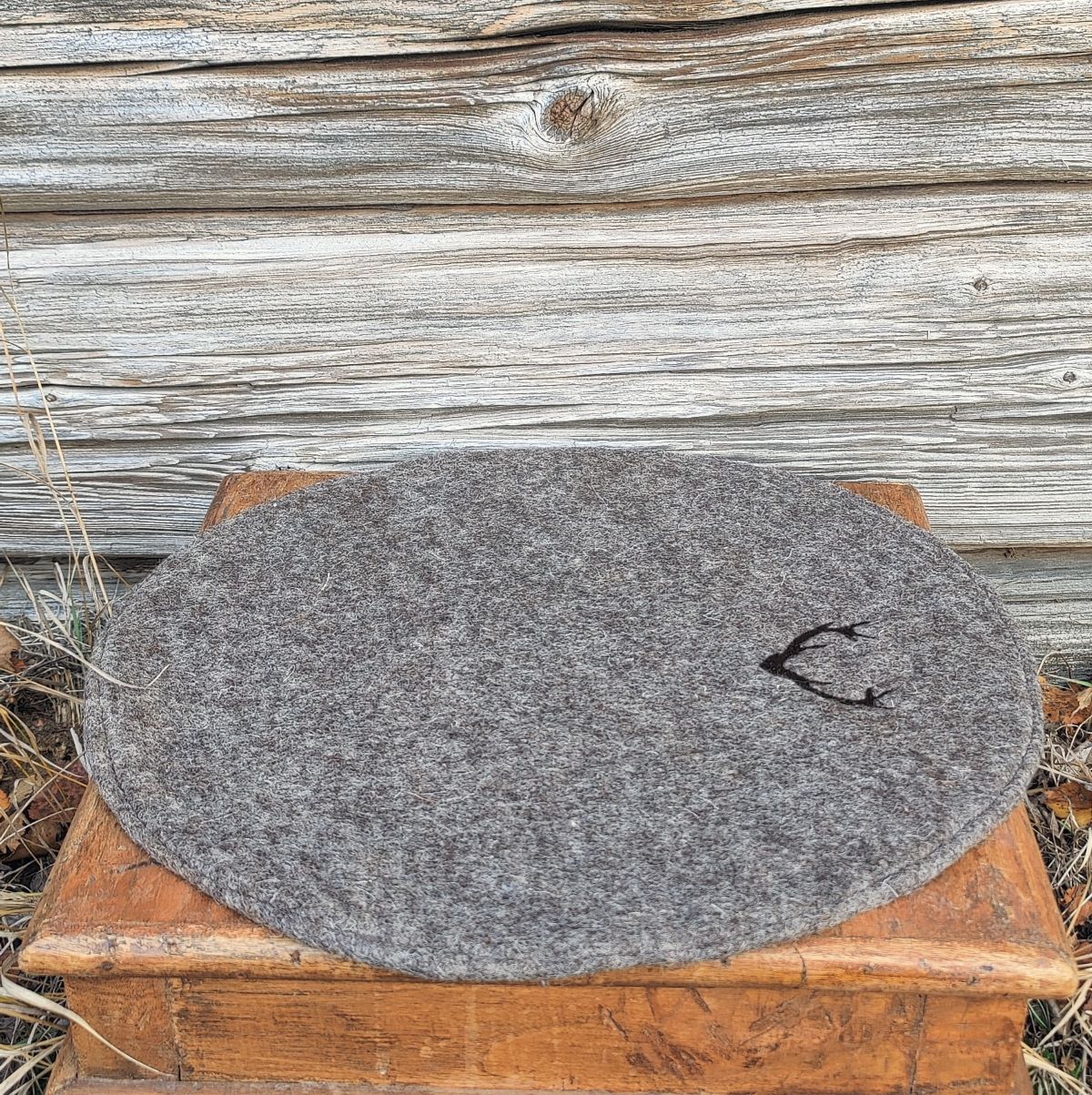 Huovutettu istuinalusta vaalean harmaa