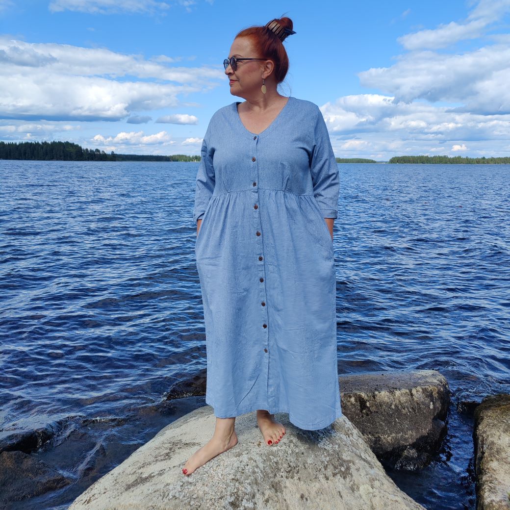 Vaaleansininen taskumekko Samaira