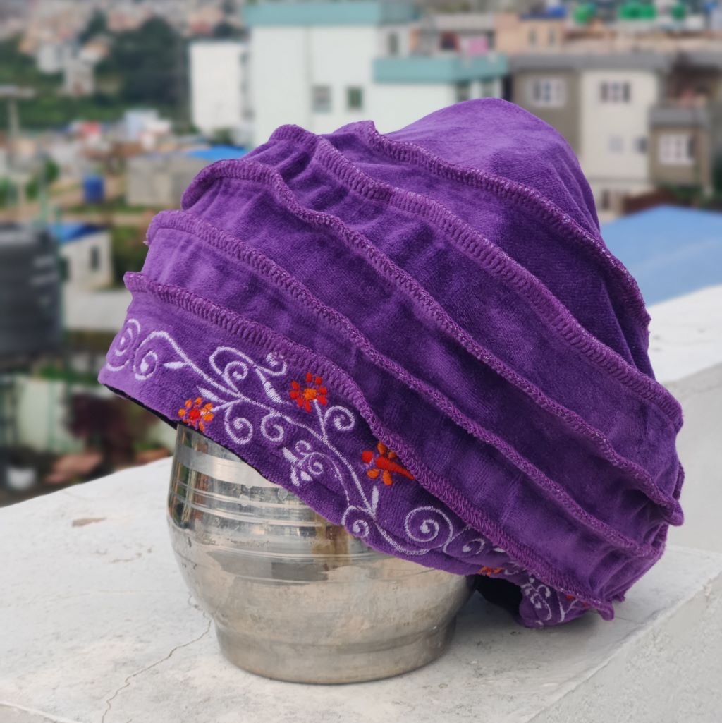 Samettihattu kukkabrodeeraus