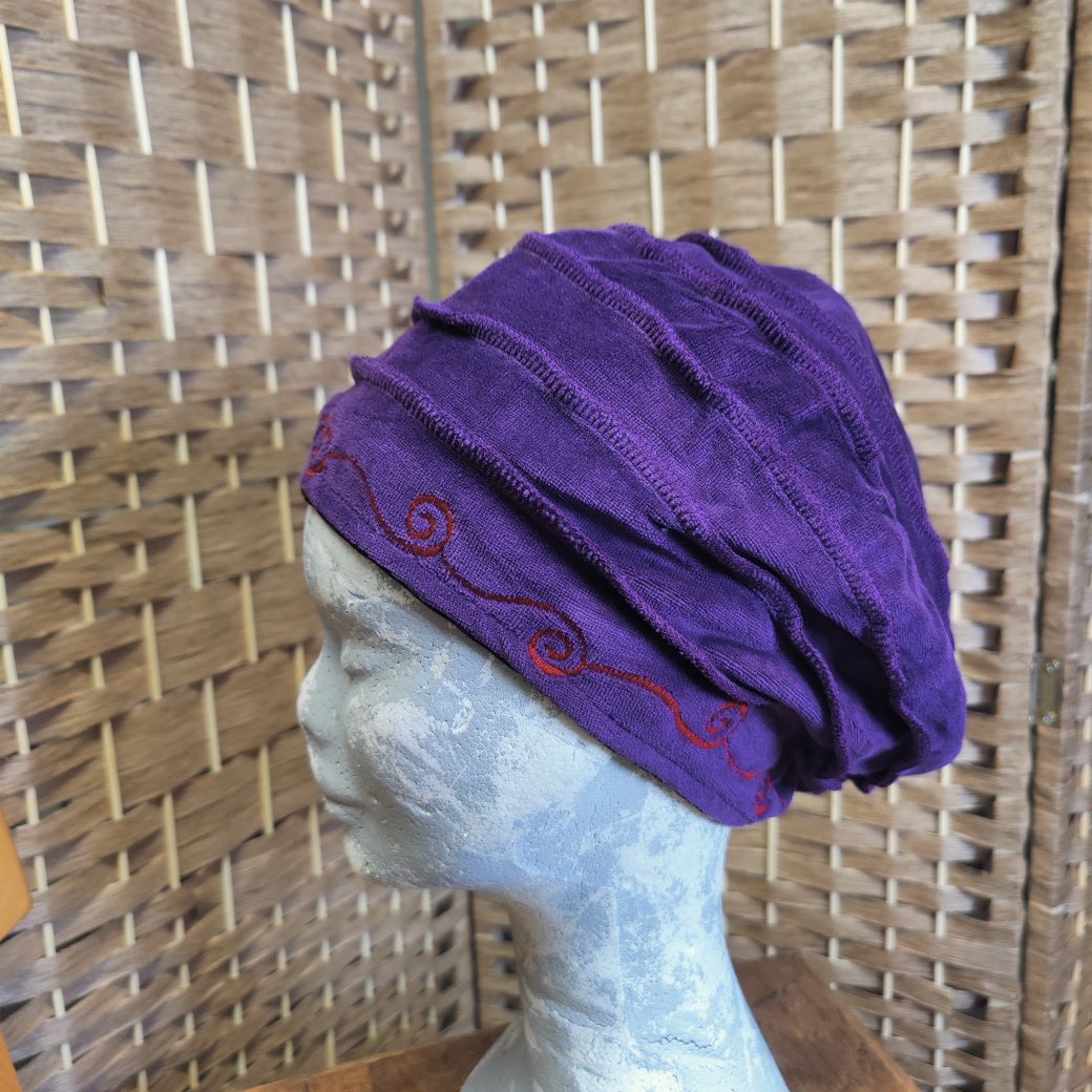 Samettihattu kiekurabrodeeraus - Image 2