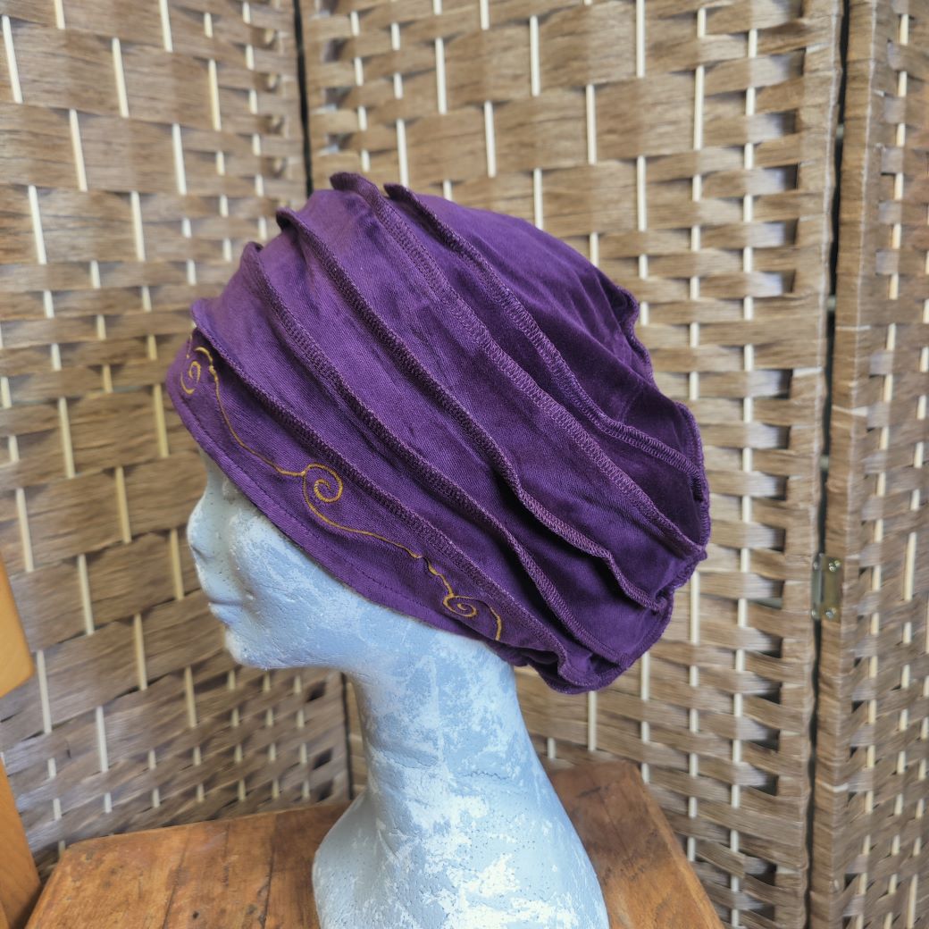 Samettihattu kiekurabrodeeraus - Image 3