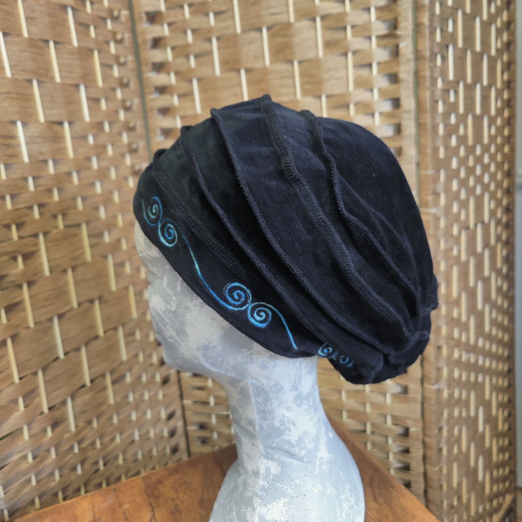 Samettihattu kiekurabrodeeraus - Image 6