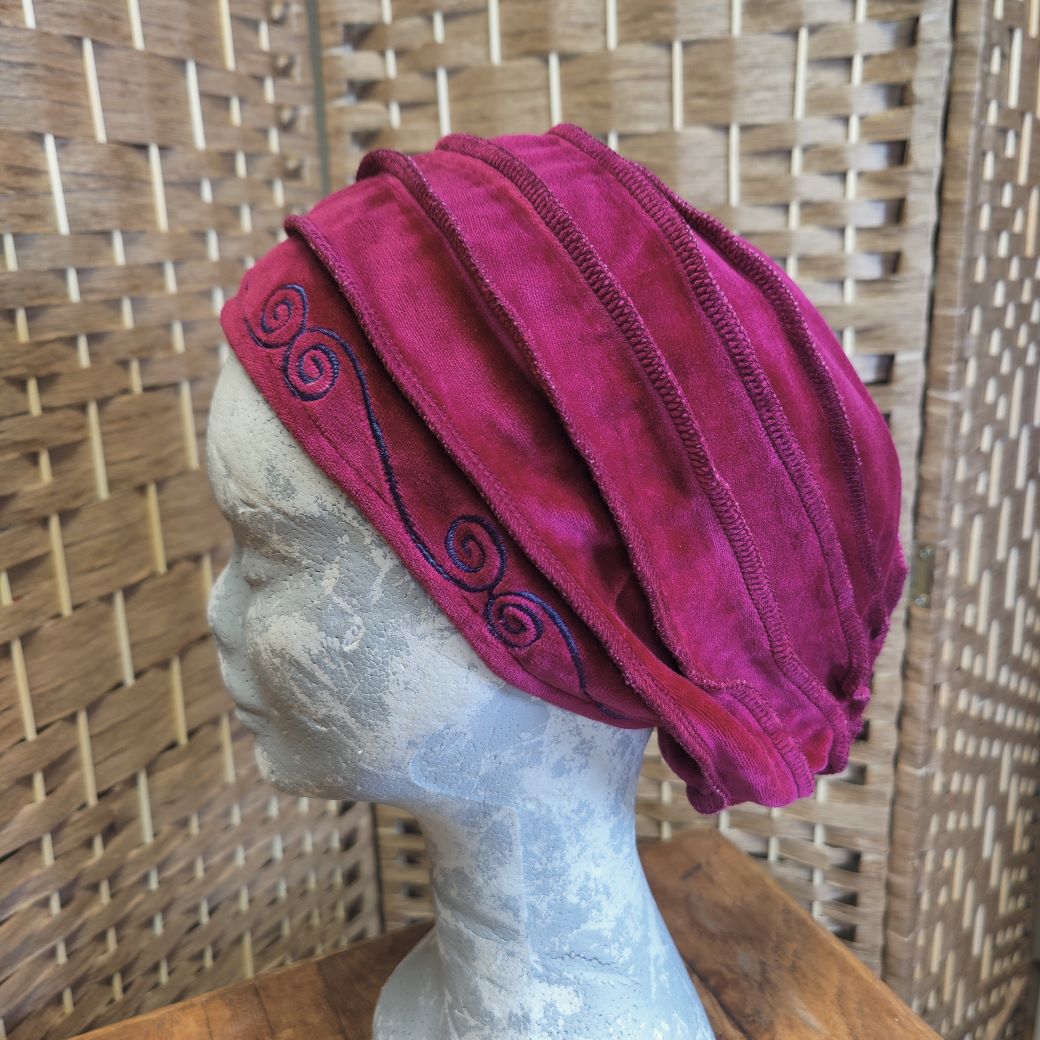 Samettihattu kiekurabrodeeraus - Image 7