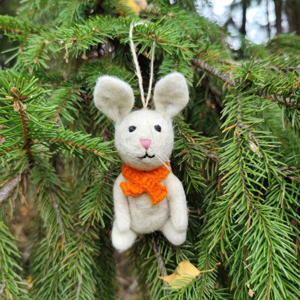 Huovutettu jänis– käsintehty ja vastuullinen Babadum® huopakoriste.