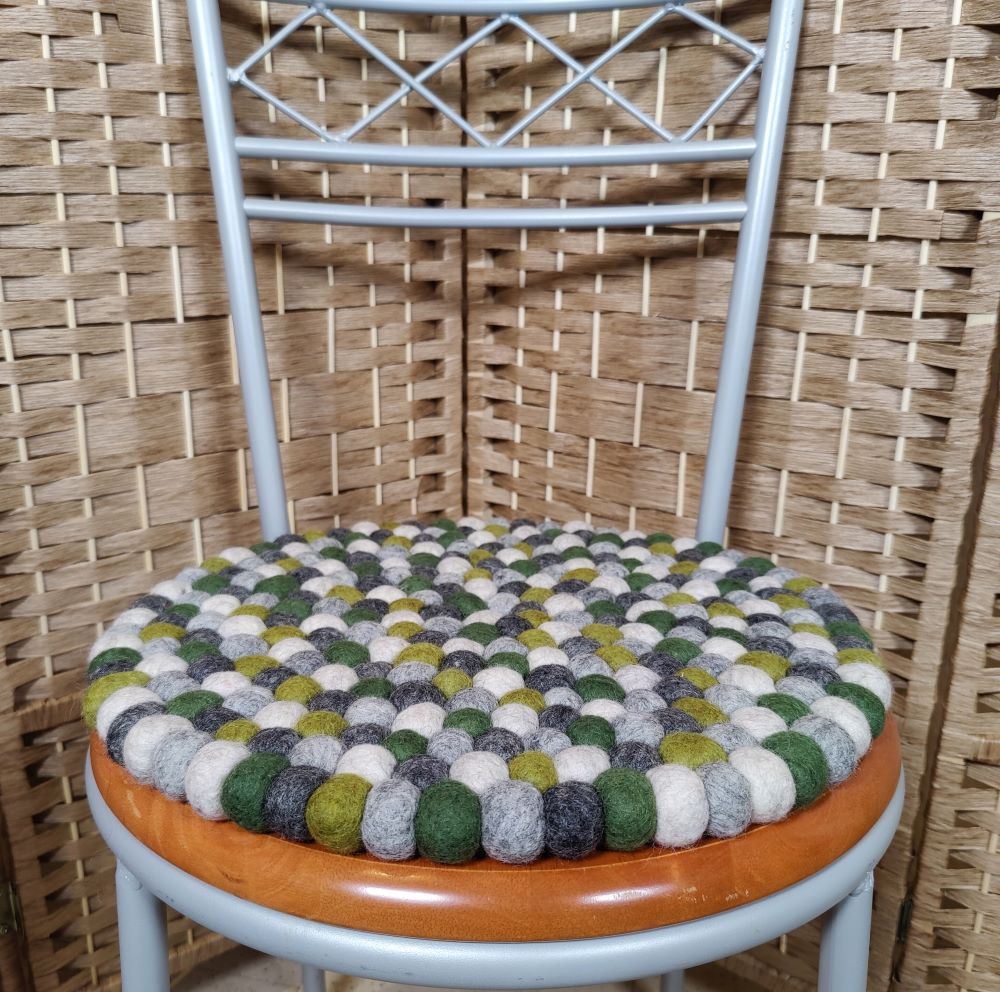 vihreänharmaa huopapalloalunen huopapalloista